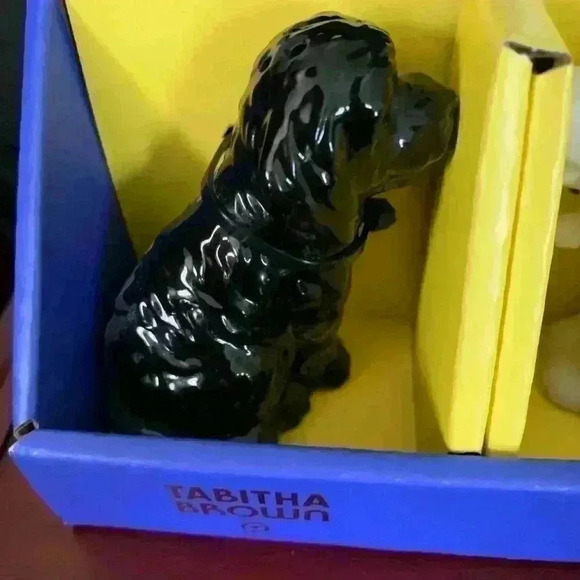 Black and white ceramic salt and pepper shakers set. - Picture 5 of 6